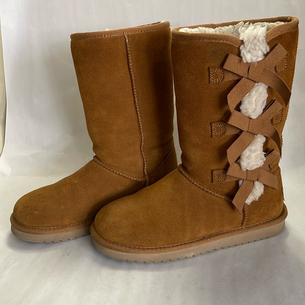 Koolaburra by UGG Tan Suede Boots, Mid-length, Flats, size 6